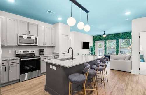 Upper Grand Lagoon Apartamento | Family-Friendly 3-Bedroom Condo with Resort Pool