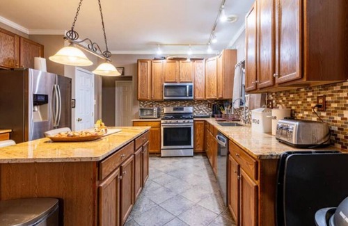 East Stroudsburg Casa | Family-friendly MTN luxury home in Poconos. Abundant spaces, and stunning views.