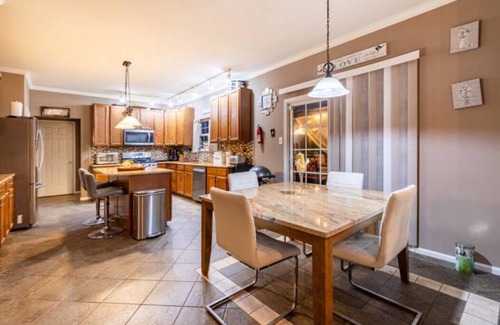 East Stroudsburg Casa | Family-friendly MTN luxury home in Poconos. Abundant spaces, and stunning views.