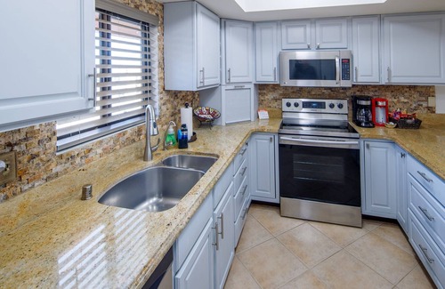 Lake Havasu City Casa | Family Friendly Oasis w/ Pool & BBQ