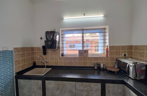 Kudal Apartamento | Family Friendly 2 Bedroom Apt in Siolim with Pool, WiFi, and AC. Enjoy your stay