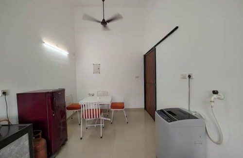 Kudal Apartamento | Family Friendly 2 Bedroom Apt in Siolim with Pool, WiFi, and AC. Enjoy your stay