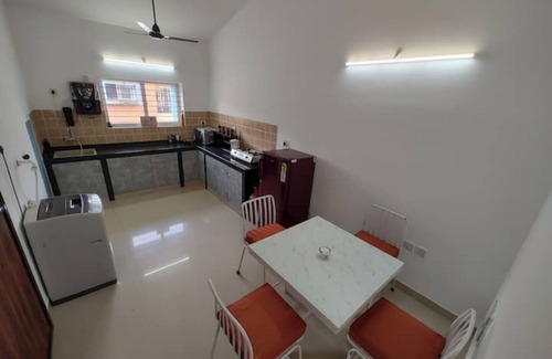 Kudal Apartamento | Family Friendly 2 Bedroom Apt in Siolim with Pool, WiFi, and AC. Enjoy your stay