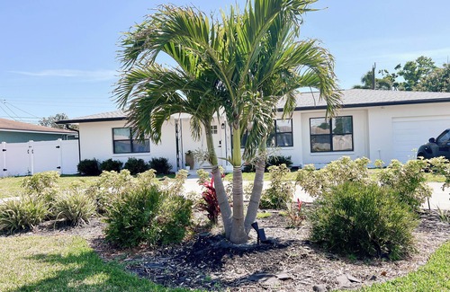 Disston Heights Casa | Family-Friendly 2BR Home in St. Petersburg – WiFi, AC & Great Location!