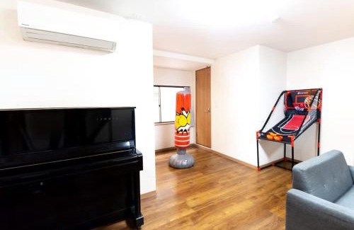 Shinsekai Casa | Family-Friendly 200 sqm House Tsutenkaku Tower 22ppl