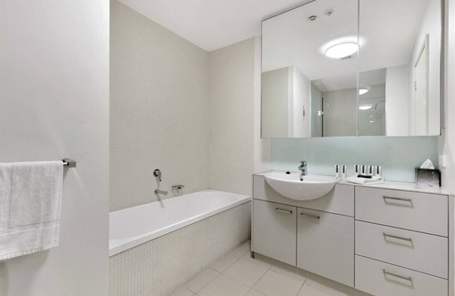Docklands Apartamento | Family friendly 2br 2bath with large terrace close to CBD & Marvel Stadium