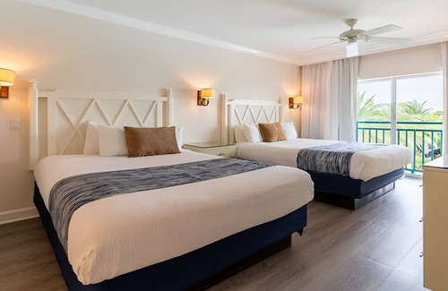 Captiva Hotel | Family-Friendly 2BR Suite w/Kitchen & Balcony | Steps from the Pool & Beach!