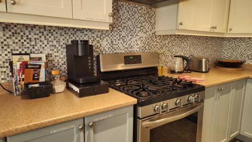 Rideau Heights Apartamento | Family Friendly 3 Bedroom Unit - Close to Downtown Kingston!