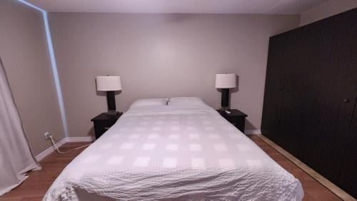 Rideau Heights Apartamento | Family Friendly 3 Bedroom Unit - Close to Downtown Kingston!