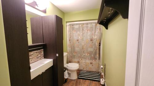 Rideau Heights Apartamento | Family Friendly 3 Bedroom Unit - Close to Downtown Kingston!