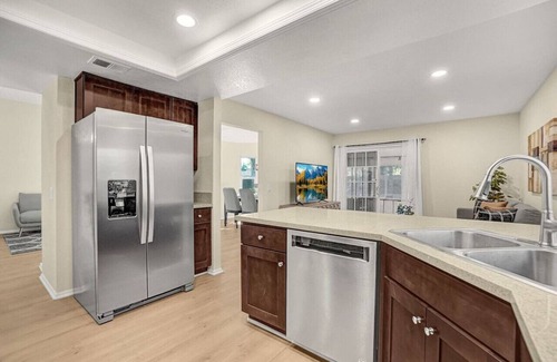 Rialto Casa | Family Friendly 3 Bedroom House in Rialto