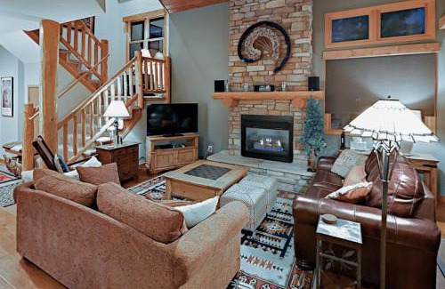 Keystone Casa | Family Friendly 3 Bedroom Vacation Rental In West Keystone Resort Along The Snake River With Pool And Hot Tub