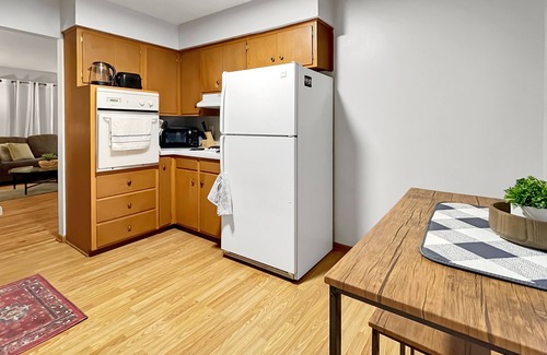 Des Moines Apartamento | Family Friendly 3 BR 2 Bath Duplex Sleeps 9!