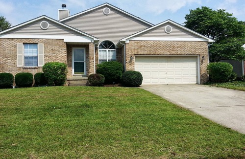 Keene Casa | Family Friendly 3 BR w/ King Bed and Jacuzzi tub