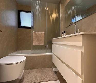 Rishon LeTsiyon Apartamento | Family Friendly 3BR with Free Parking - in Rishon Letzion