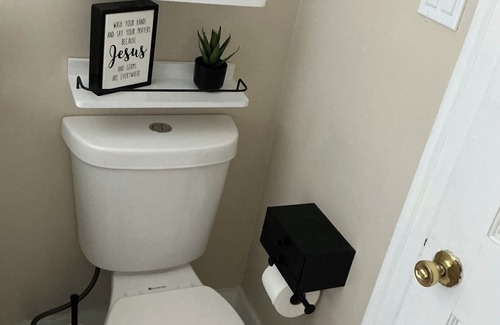 Meeting House Hill Apartamento | Family-Friendly 3BR Apartment Close to Everything