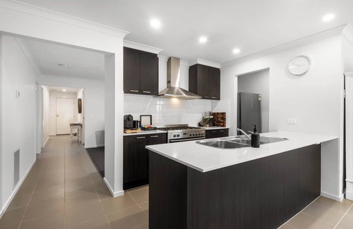 Grovedale Casa | Family-Friendly 4BR Mount Duneed Manor
