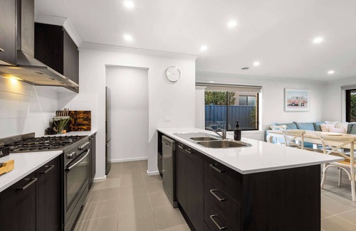 Grovedale Casa | Family-Friendly 4BR Mount Duneed Manor