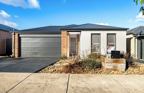 Grovedale Casa | Family-Friendly 4BR Mount Duneed Manor