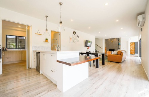 Dairy Flat Casa | Family Friendly 4 Bedrooms House in Dairy Flat