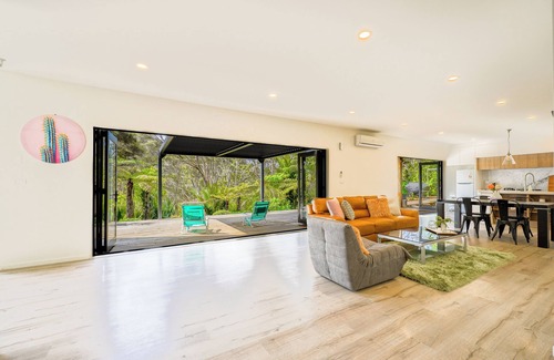 Dairy Flat Casa | Family Friendly 4 Bedrooms House in Dairy Flat