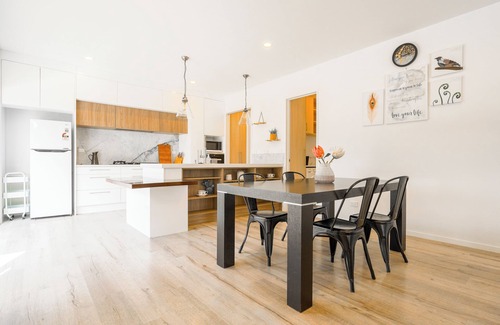 Dairy Flat Casa | Family Friendly 4 Bedrooms House in Dairy Flat