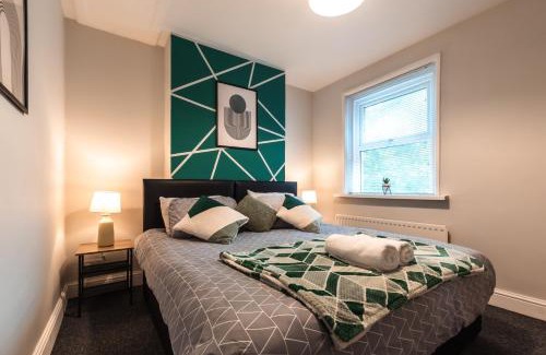 Southampton Casa | Family-Friendly 4 Bedrooms-Sleeps 8-Long Term Disc-Driveway
