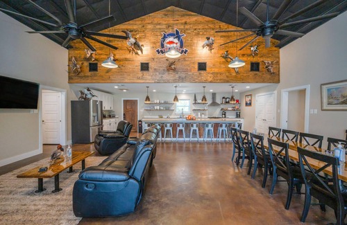 Rockport Casa | Family friendly 4bd/4b Lodge located minutes from Goose Island State Park