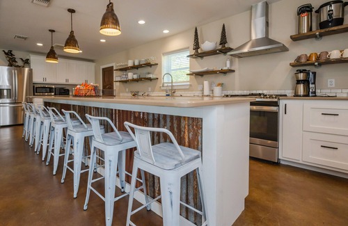 Rockport Casa | Family friendly 4bd/4b Lodge located minutes from Goose Island State Park