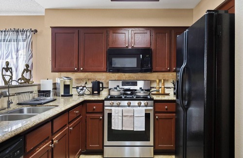 Las Vegas Casa | Family-Friendly 4BD Oasis w/Pool & Backyard/BBQ