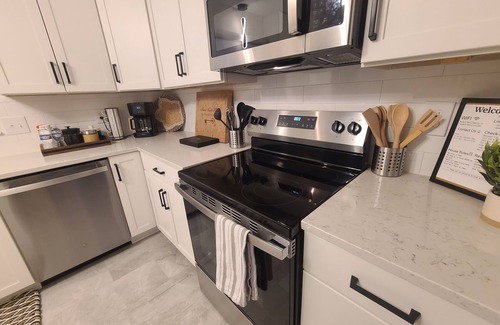 Sharon Woods Casa | Family Friendly 4BR 2.5 BTH Home w/games, books,parking, Vball set , Uptwn 15min