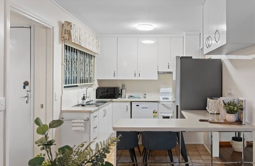 Sunnybank Casa | Family-Friendly 4BR Home Near Shops & Parks