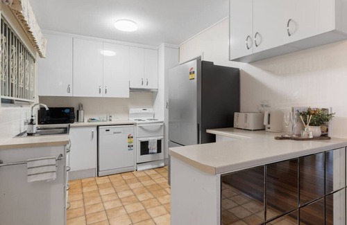 Sunnybank Casa | Family-Friendly 4BR Home Near Shops & Parks