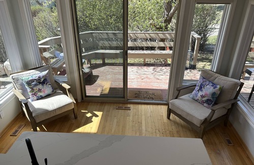 Hawkwood Casa | Family friendly 4 bedroom house with Mtn view- backs onto a park with playground