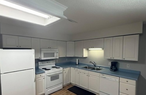Blaine Casa | Family-Friendly 5BR Home in Blaine - Hot Tub + Games + Space