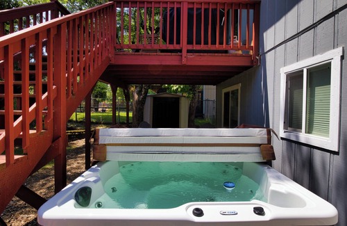 Gresham Casa | Family-Friendly 5BR Retreat – Hot Tub & Game Room