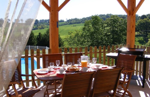 Orival Casa | Alojamiento familiar con piscina privada climatizada y preciosas vistas
