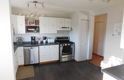 Claresholm Casa | Family Friendly Air Conditioned Home