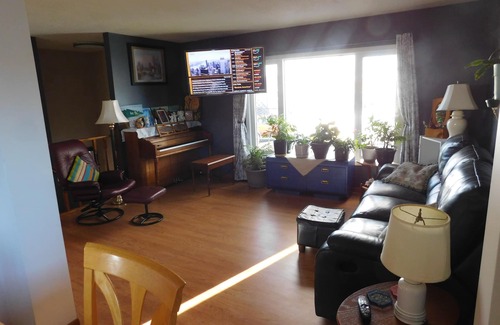 Claresholm Casa | Family Friendly Air Conditioned Home