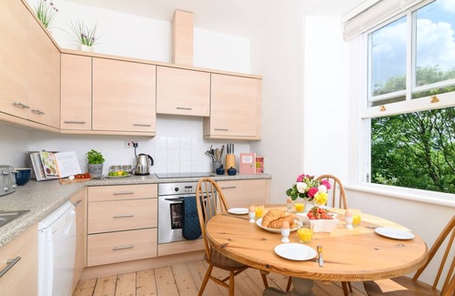 Praa Sands Apartamento | Family Friendly Apartment above Praa Sands Beach, Dog Friendly, Garden & Parking