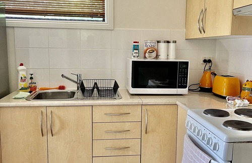 Baulkham Hills Cabaña | Family friendly 2 bedroom retreat with a Swimming Pool