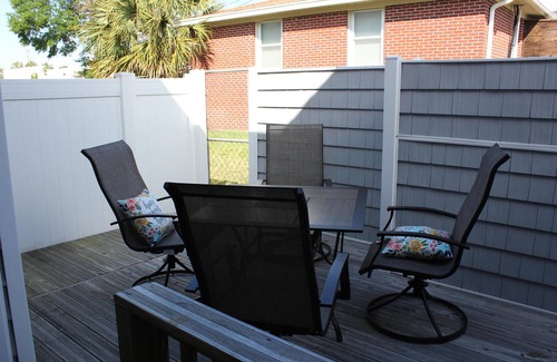 Myrtle Beach Casa | Family-friendly Beach Townhome just 1 block from the ocean!