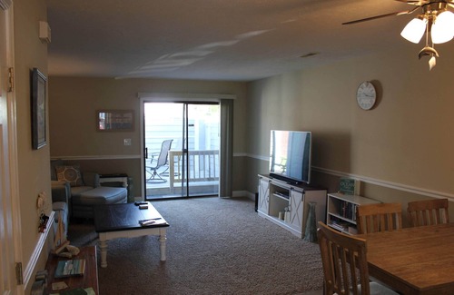 Myrtle Beach Casa | Family-friendly Beach Townhome just 1 block from the ocean!