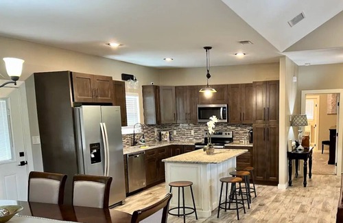 Fischer Casa | Family Friendly!Beautiful Cozy Home!- Fire Pit