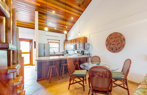 Boca Ciega Condominio | Condominio frente al mar con piscina compartida, muelle y acceso a la playa, ideal para familias