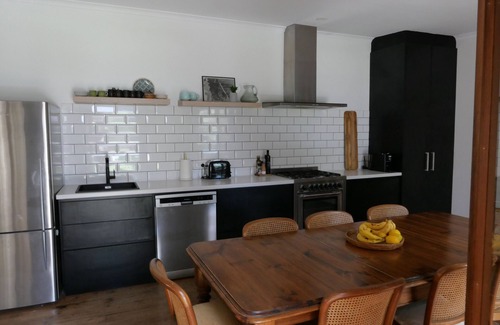 Somers Casa | Family friendly beach house 5 mins walk from beach & yacht club.