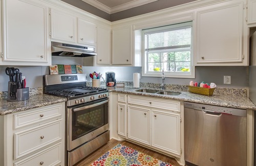 Flowood Casa | Family-Friendly Brandon Home: Fireplace & Patio!