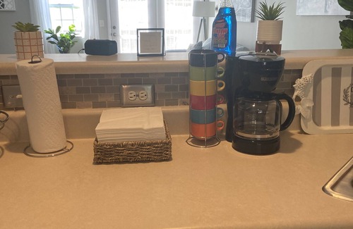 Winston - Salem Casa | Family friendly cozy furnished townhouse in quiet area with community pool