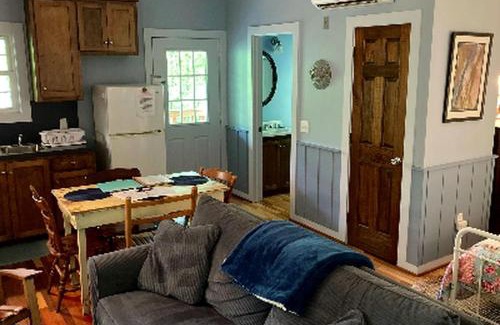 Elkin Casa | Family-Friendly Cabin with Private Hot Tub near Charlotte, North Carolina