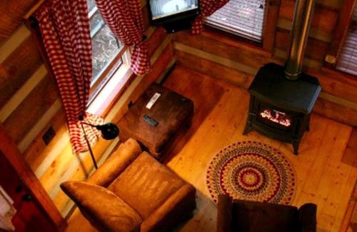 Elkin Casa | Family-Friendly Cabin with Private Hot Tub near Charlotte, North Carolina